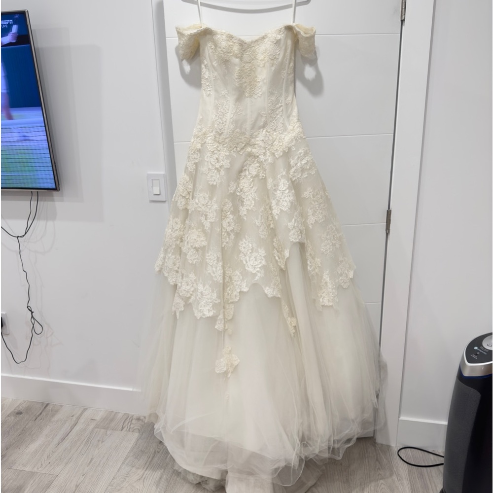 Monique lhuillier bliss collection bride dress